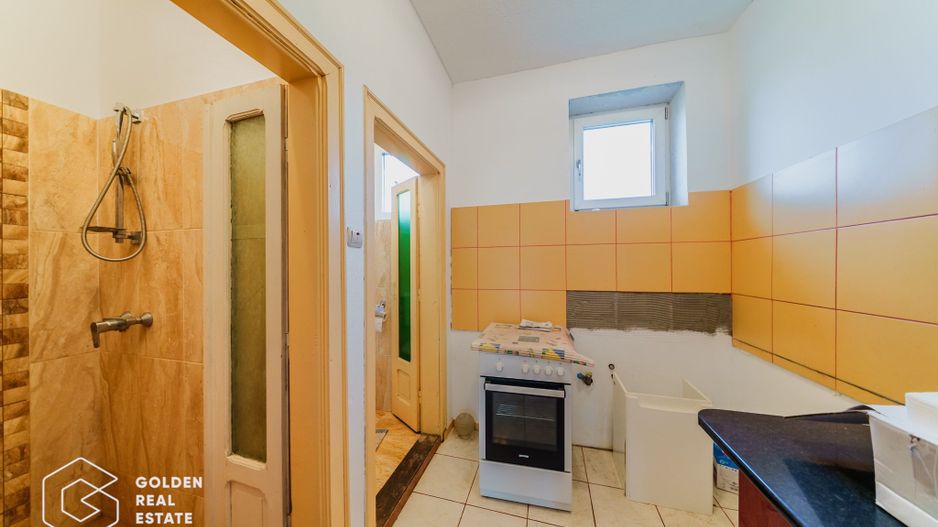 Vila superba, P+E,  Cuvin, 9 camere, 200 mp si teren 1300 mp plus anexa 3 camere - Poză 25