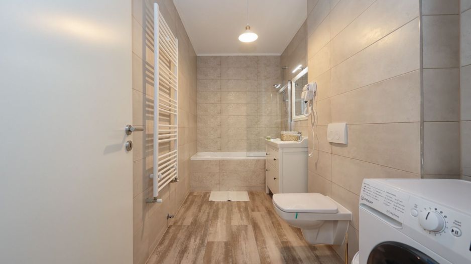 Garsonieră 39 mp Decomandată | Mobilată Modern | Tractorul – Coresi Mall - Poză 8