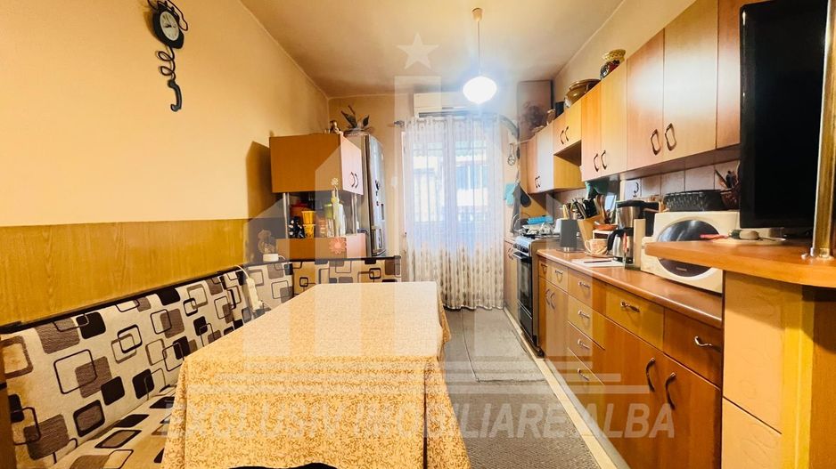 Apartament 3 camere Cetate-Closca, etaj 2, finisat - Poză 3