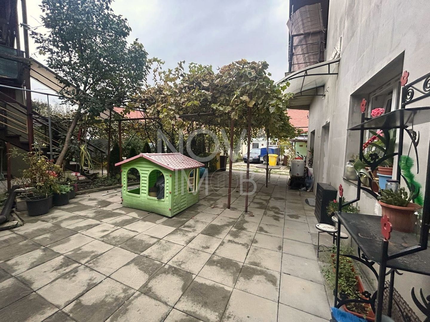 Casa de vanzare 200 mp cu spatiu comercial la parter, strada Lunga - Poză 18