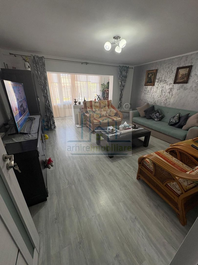 Apartament 3 camere decomandat,  – Pantelimon, Ilfov | Parcare + boxă - Poză 1