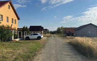 COMISION 0 | Teren intravilan | 700 mp | Sag - Poză 1