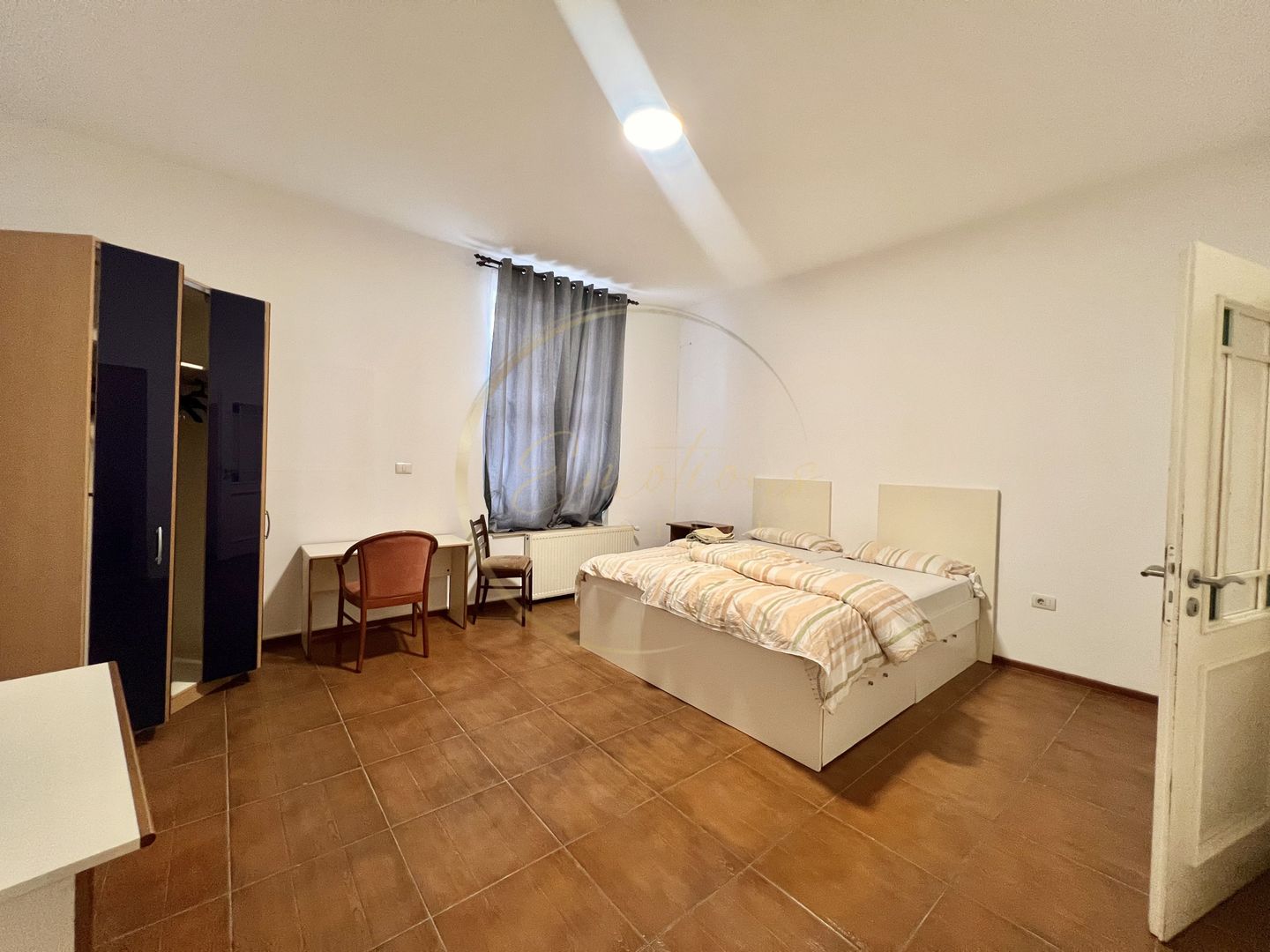 Apartament cu 1 camera la vila ( bucatarie comuna ) | UTILITATI INCLUSE - Poză 1