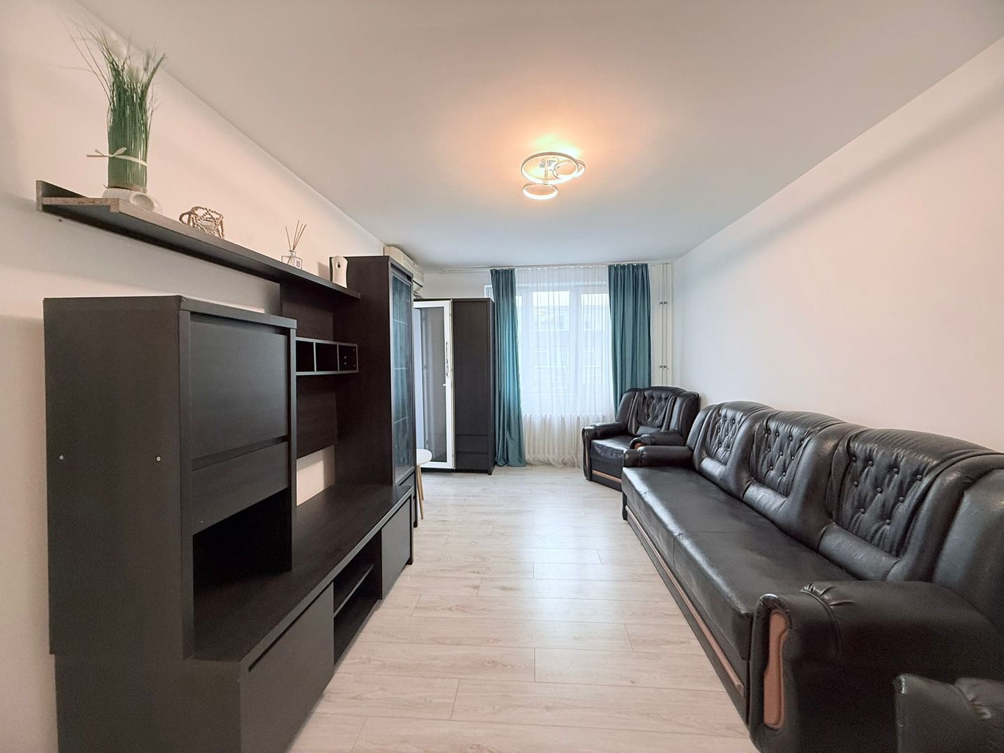 APARTAMENT 3 CAMERE & 2 BAI DECOMANDAT RENOVAT COMPLET CRANGASI BLOC 1985 - Poză 3