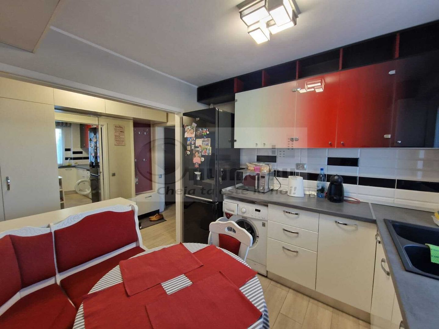 Liber, mobilat modern, apartament 3 camere, Tatarasi Posta, etaj 3/4 - Poză 1