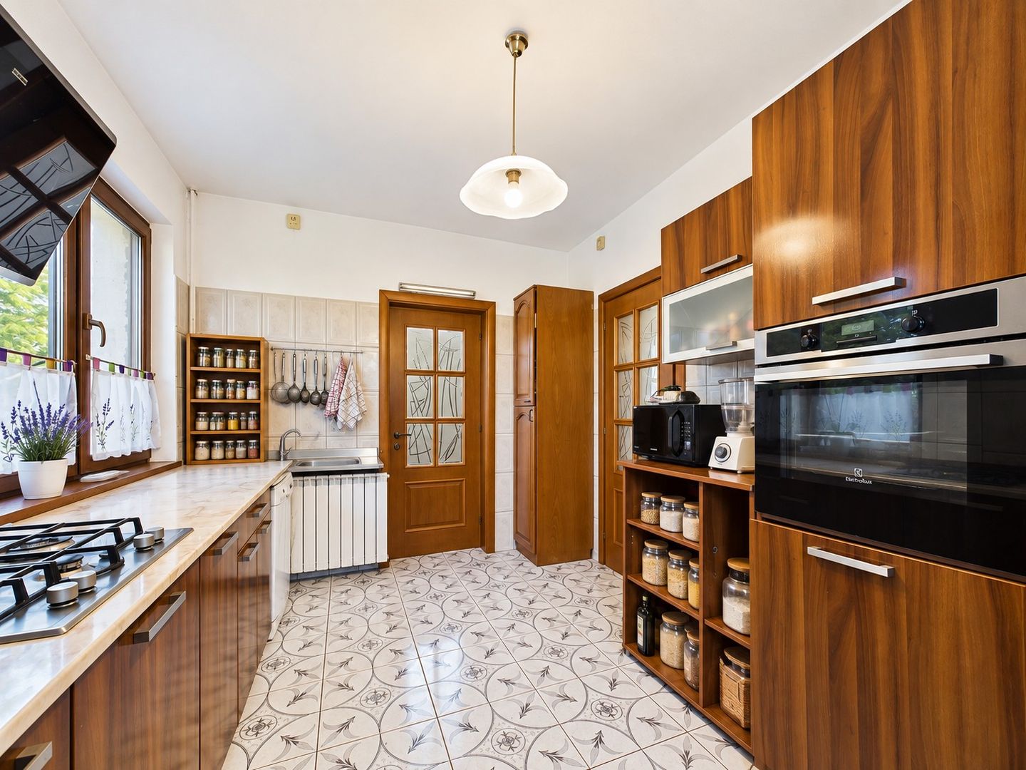 Vilă cu 8 camere de vânzare, piscina, livada, iesire la Balta Pasarea - Poză 12