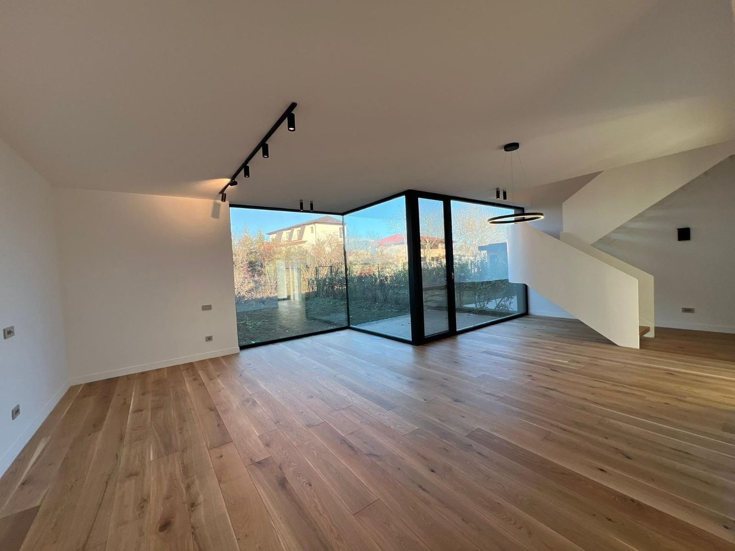 VILĂ DE LUX DE ÎNCHIRIAT | AMBER FOREST | TUNARI - Poză 1