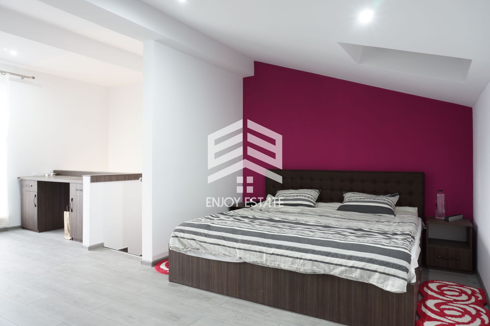 Apartament pe 3 niveluri, terasa, curte si 2 locuri parcare - Poză 3