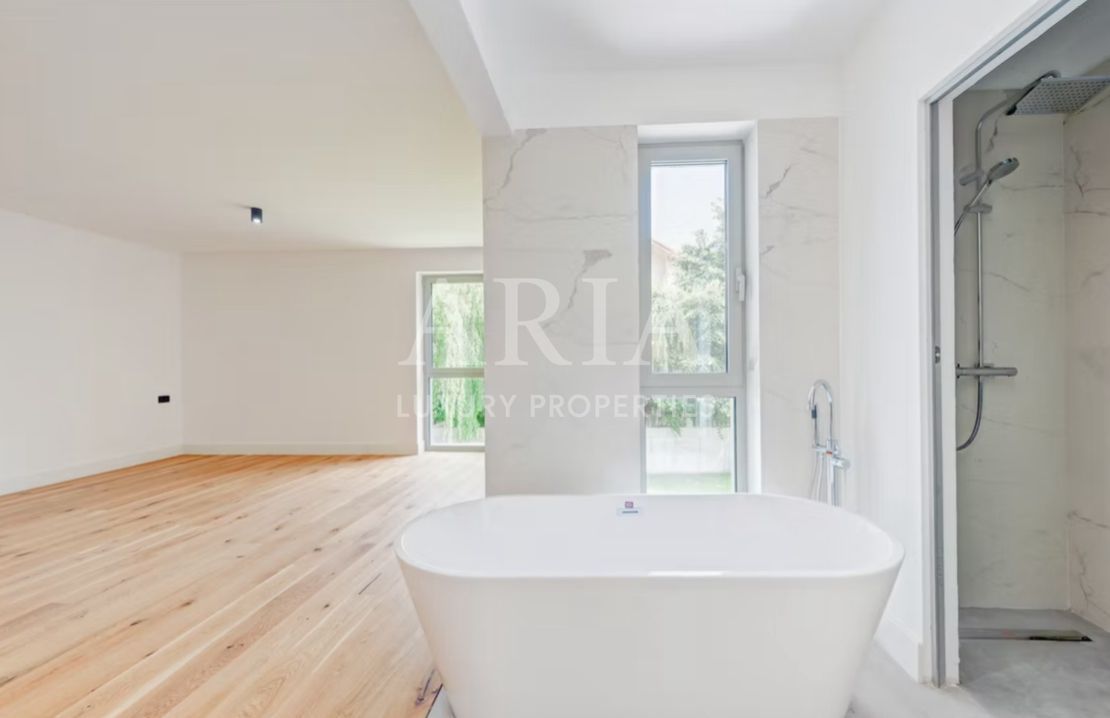 VILLA FIRST RENT – mai mult decât o casă, un stil de viață. - Poză 2