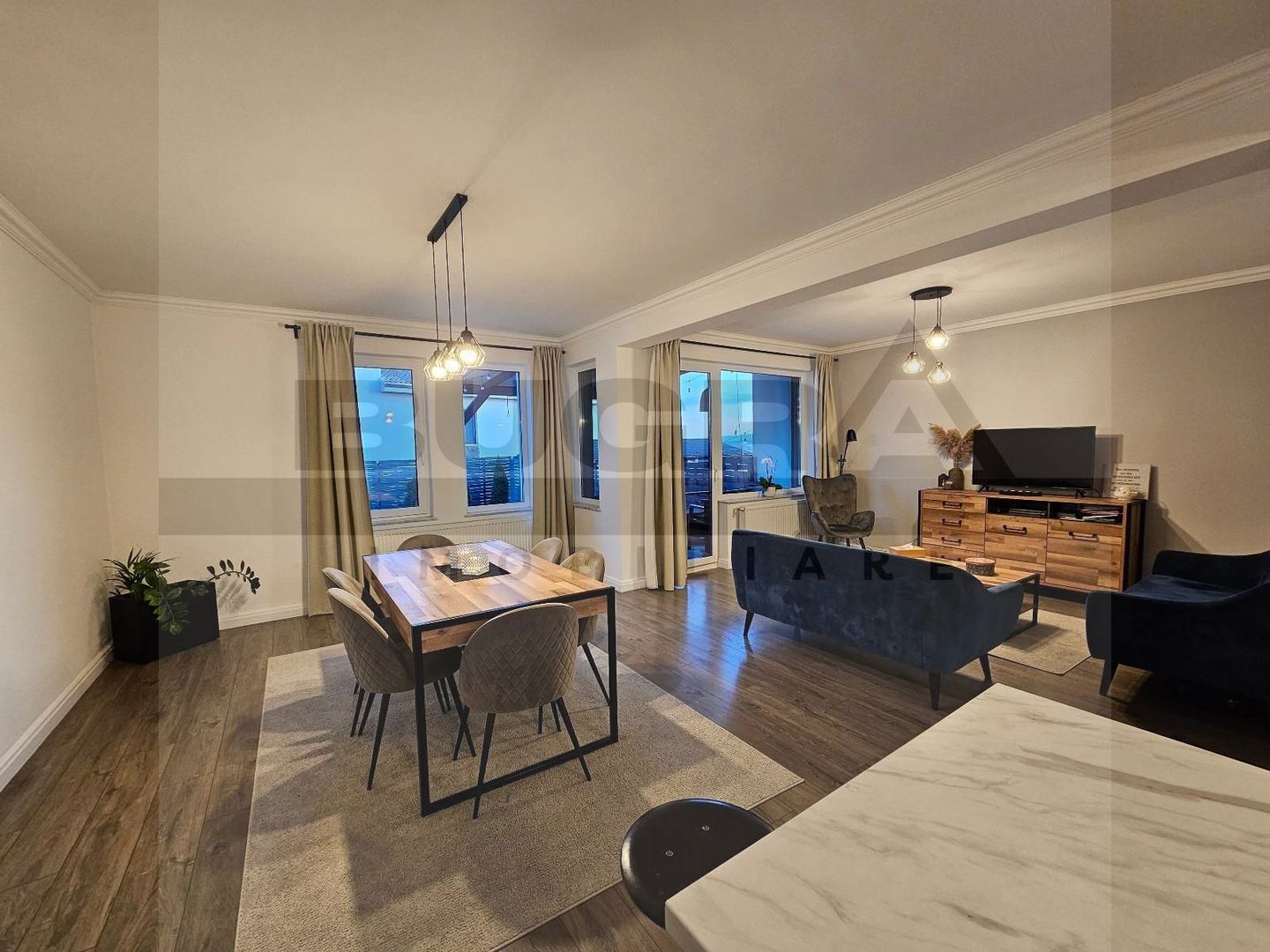 Casa moderna, 120mp utili, 300mp teren, parcare, zona Voronet - Poză 2