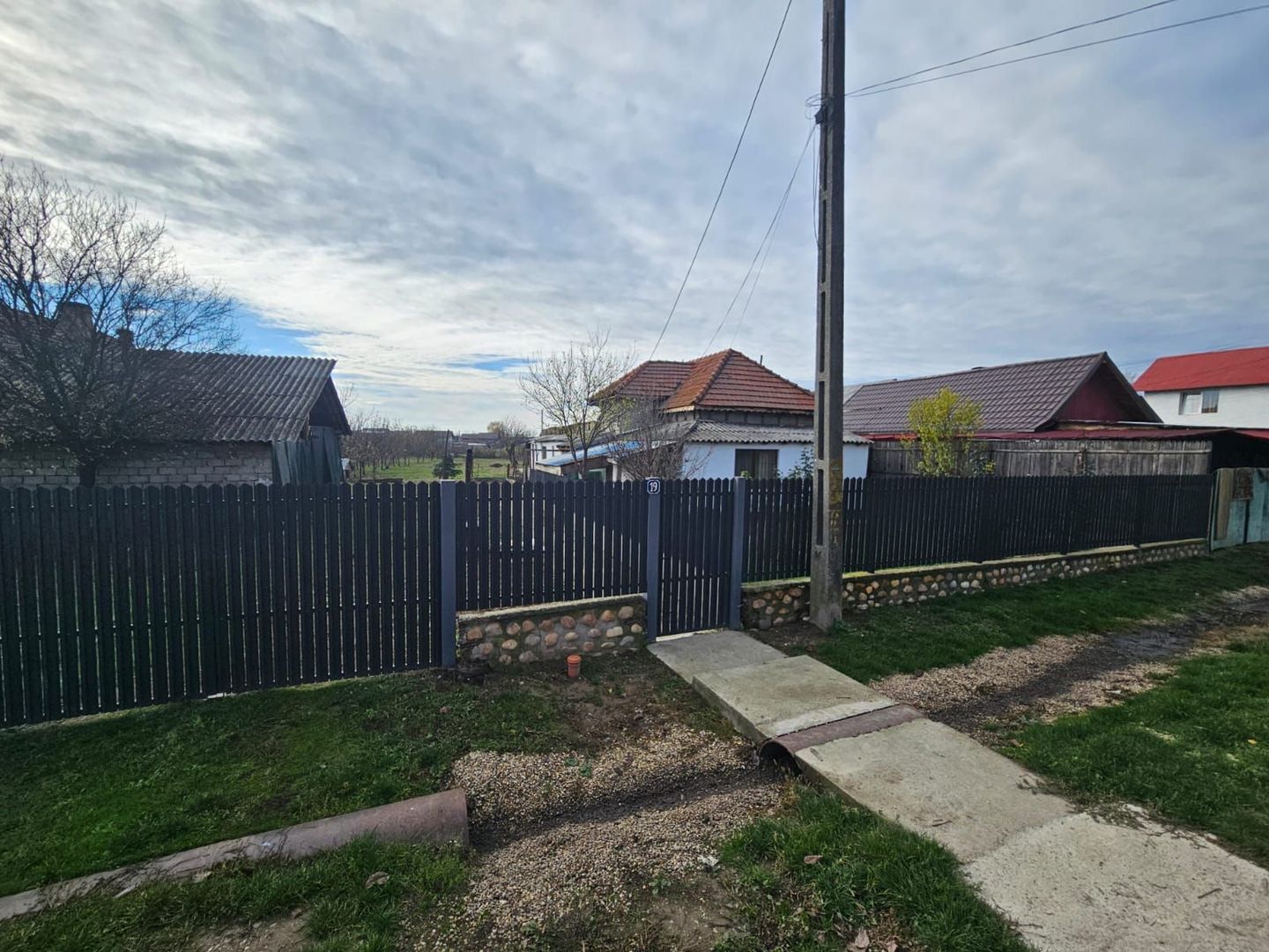 Casa si teren 3500 mp, Stefanesti - Golesti - Poză 6