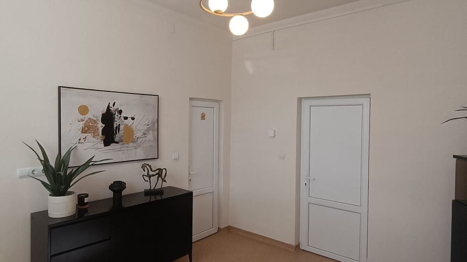 Spatiu comercial de inchiriat, pretabil birou, 20 mpu, mobilat, Sebes - Poză 2