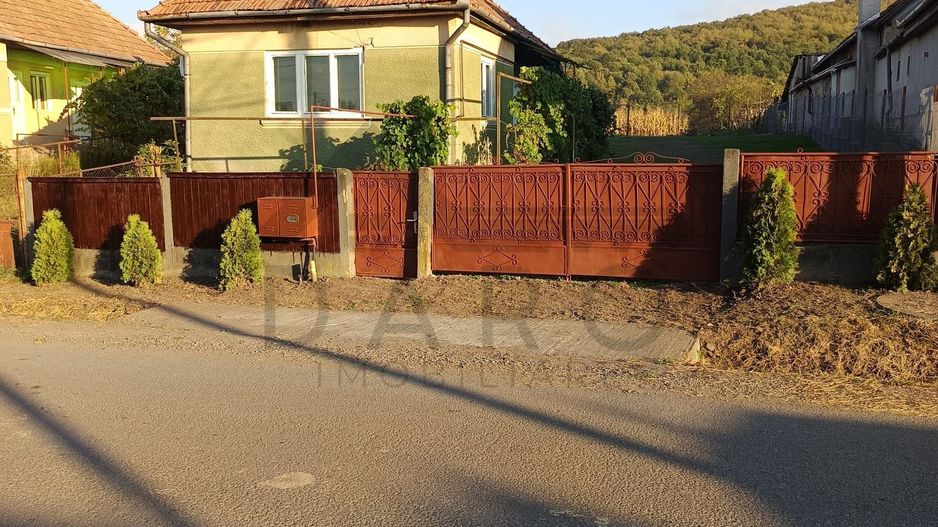 Vând casă in Ernei de 66 mp si teren in suprafață de 2530 mp - Poză 2