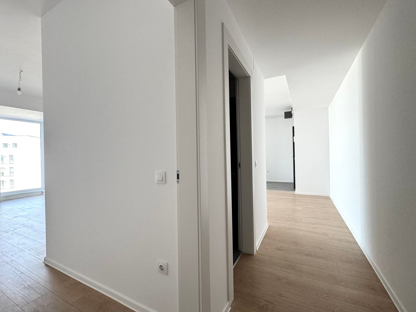 3 camere 76 mp SU + Balcon 6.5mp - Zona Lac Straulesti-Mall Colosseum - Poză 3