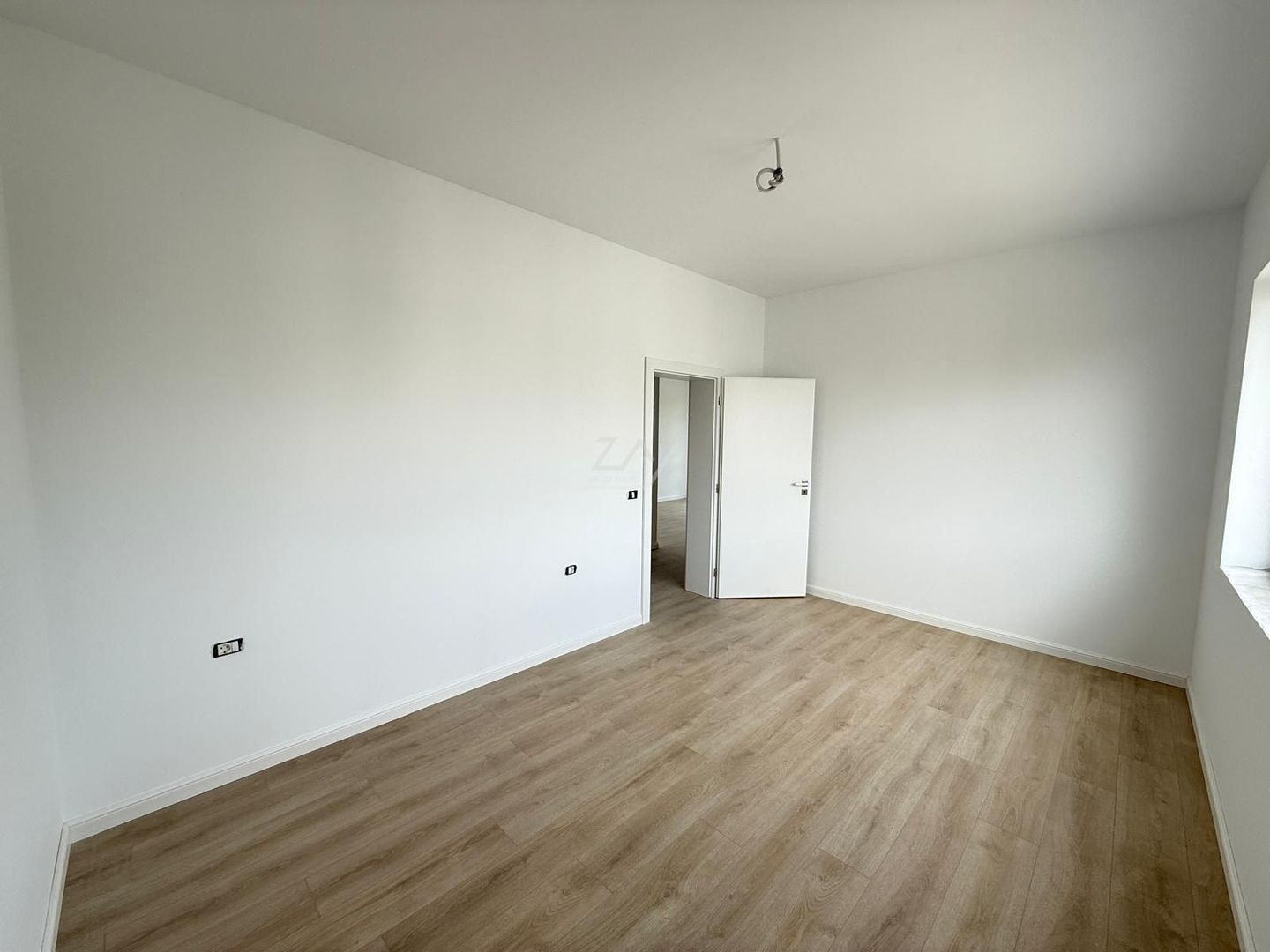 Bloc finalizat. Lift. Loc de parcare. - Poză 7