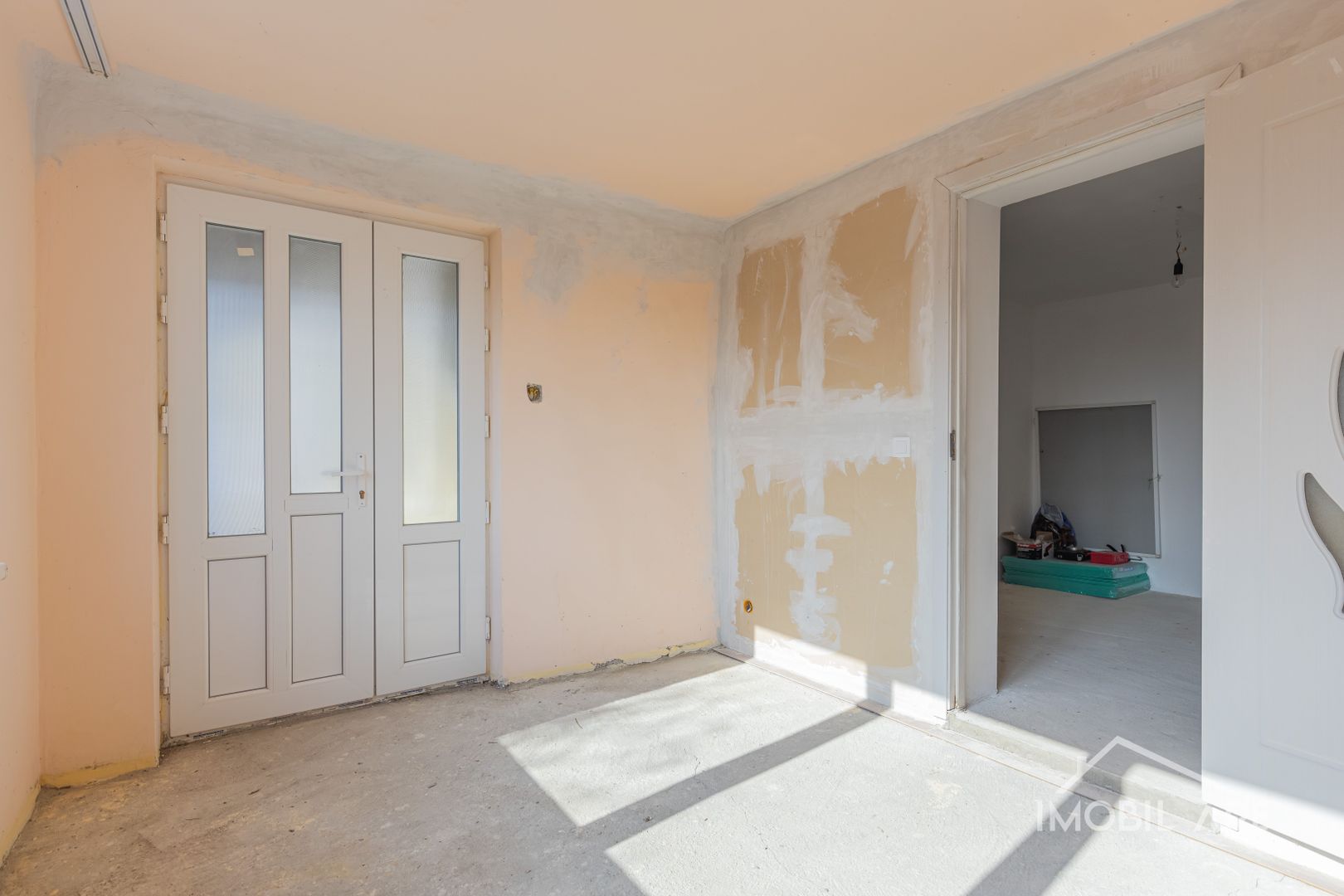 Casă spațioasă cu potențial de renovare și personalizare, în Viișoara - Poză 5