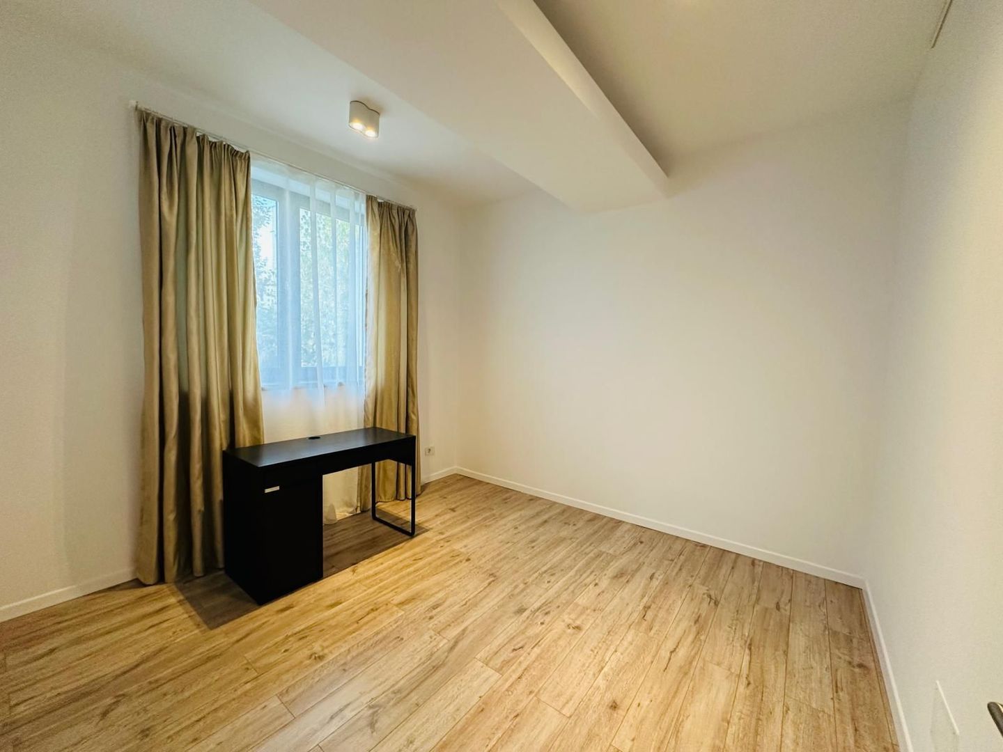 Vila Individuală Elegantă cu 6 camere, Curte Proprie–Padurea Baneasa - Poză 5