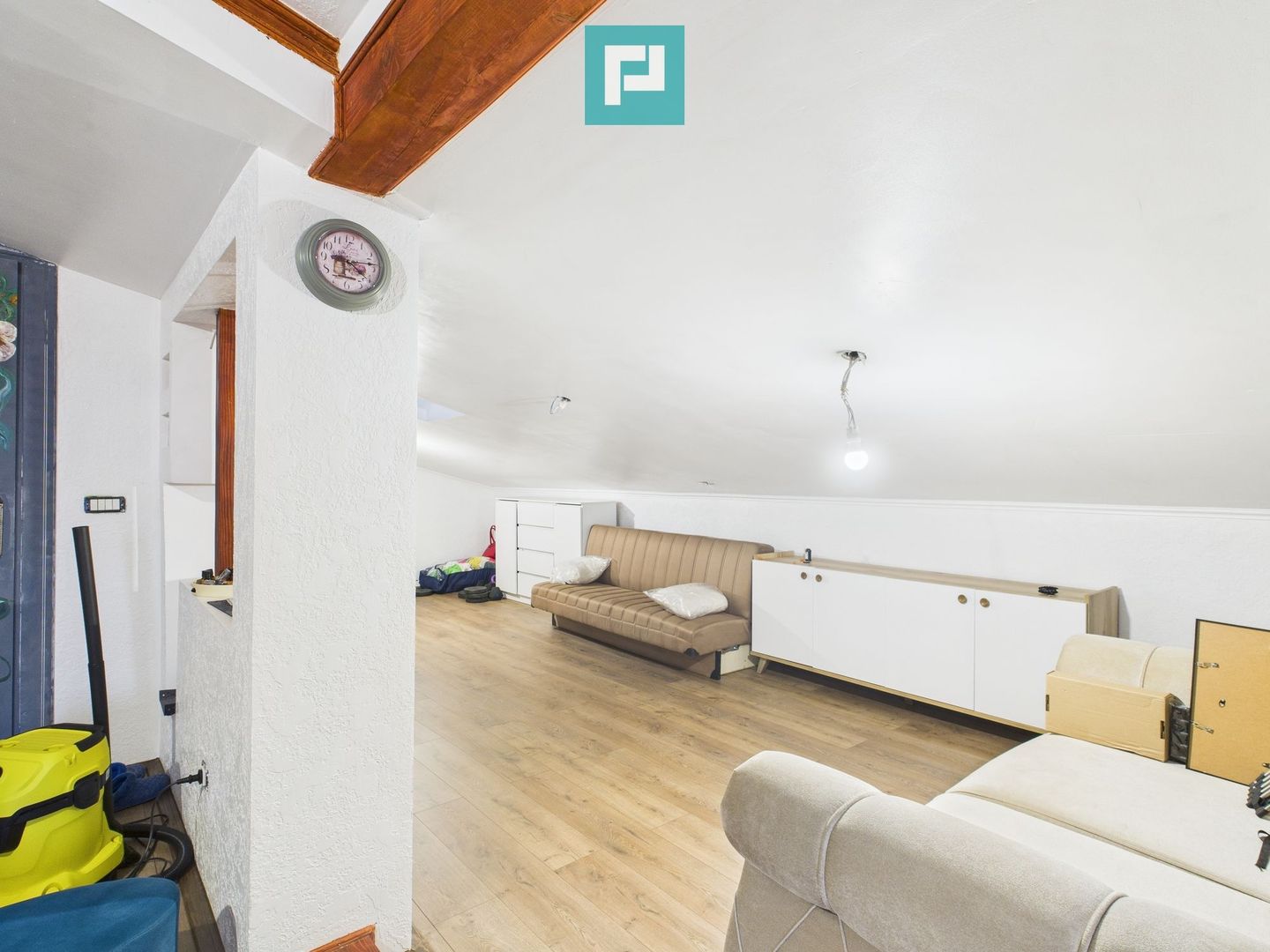 Două case pe un teren generos în Ghiroda - Poză 9