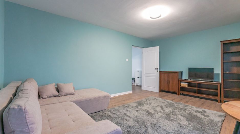 Chirie 2 camere Astra Brașov: 57 mp, AC și două balcoane închise - Poză 3