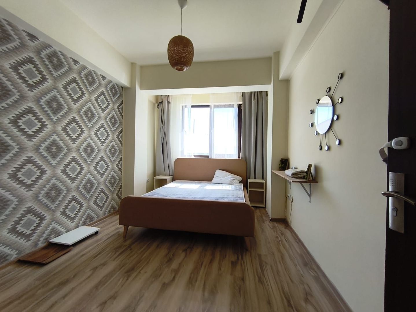 Apartament 2 camere Dec 58 mp+ loc de parcare Cug Capitol 92000 euro - Poză 1