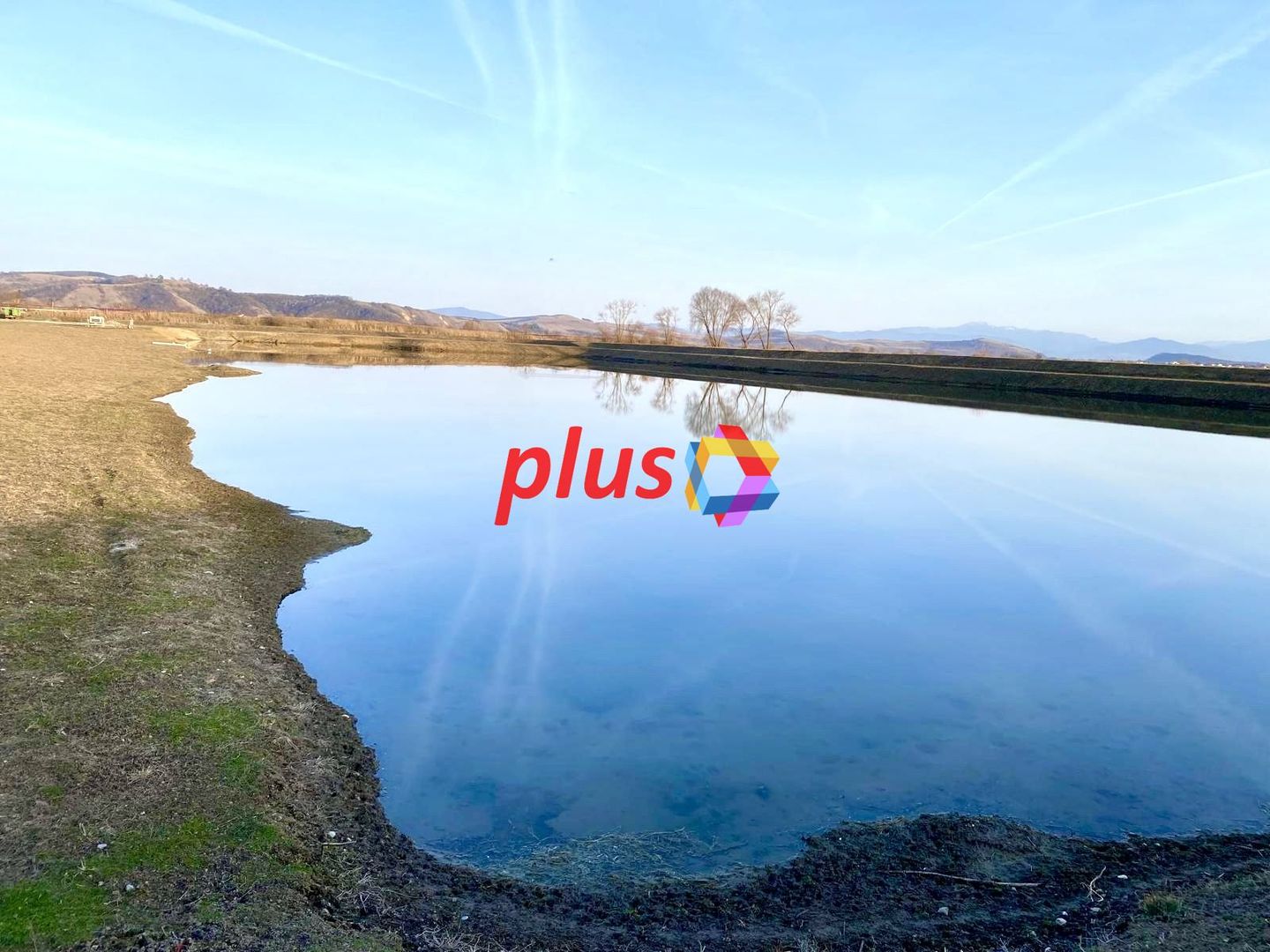 Teren 11 ha cu heleșteu 3 ha - Poză 1