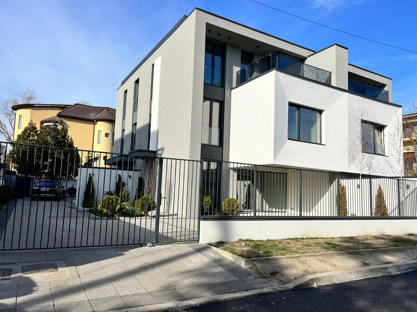 Vila 4 camere finisata | Baneasa | langa lac | acte la zi - Poză 1
