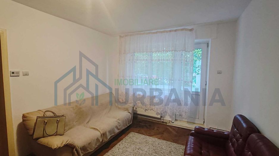 Apartament 2 camere de vânzare în Podu Roș, etaj 1, semidecomandat - Poză 1