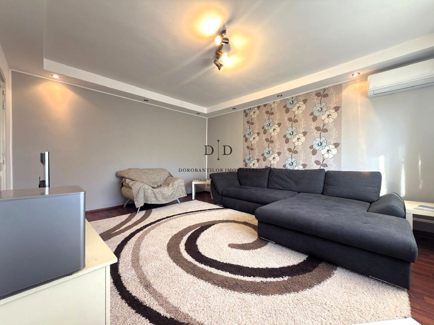 Închiriere apartament 3 camere – Calea Dorobanților-Parcare exterioară - Poză 1