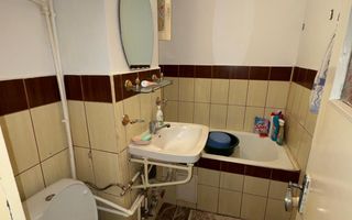 vand apartament 3 camere zona zona Stomatologie, decomandat - Poză 4