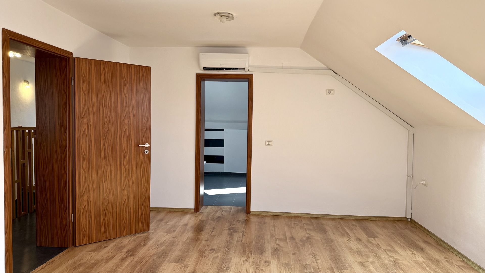 IMOBIL CU MULTIPLE DESTINATII - Poză 19