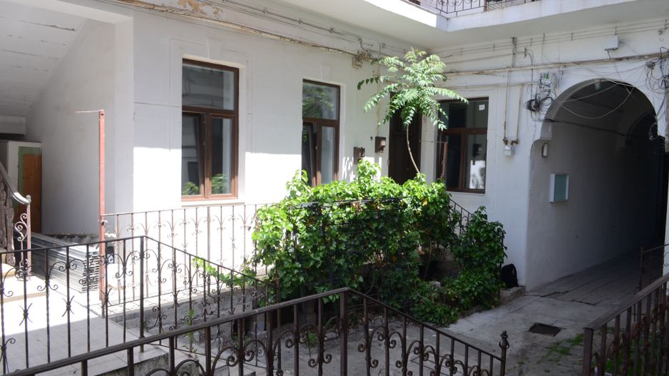Apartament renovat in cladire interbelica, zona centrala - Poză 15