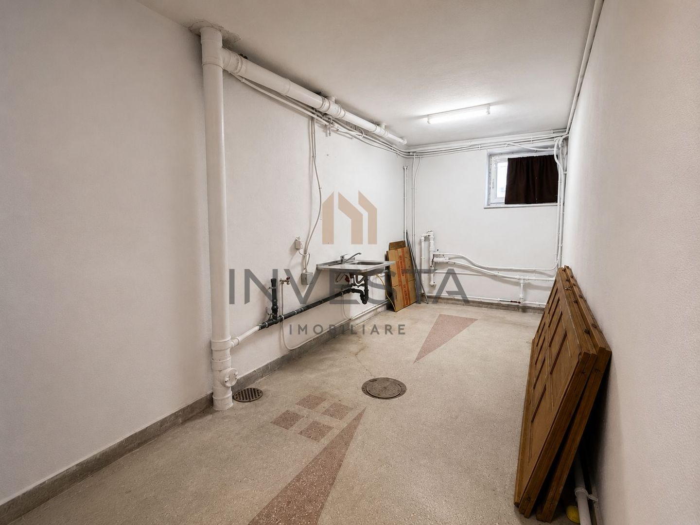 Vila spatioasa cu 15 camere de inchiriat in zona Andrei Muresanu - Poză 34