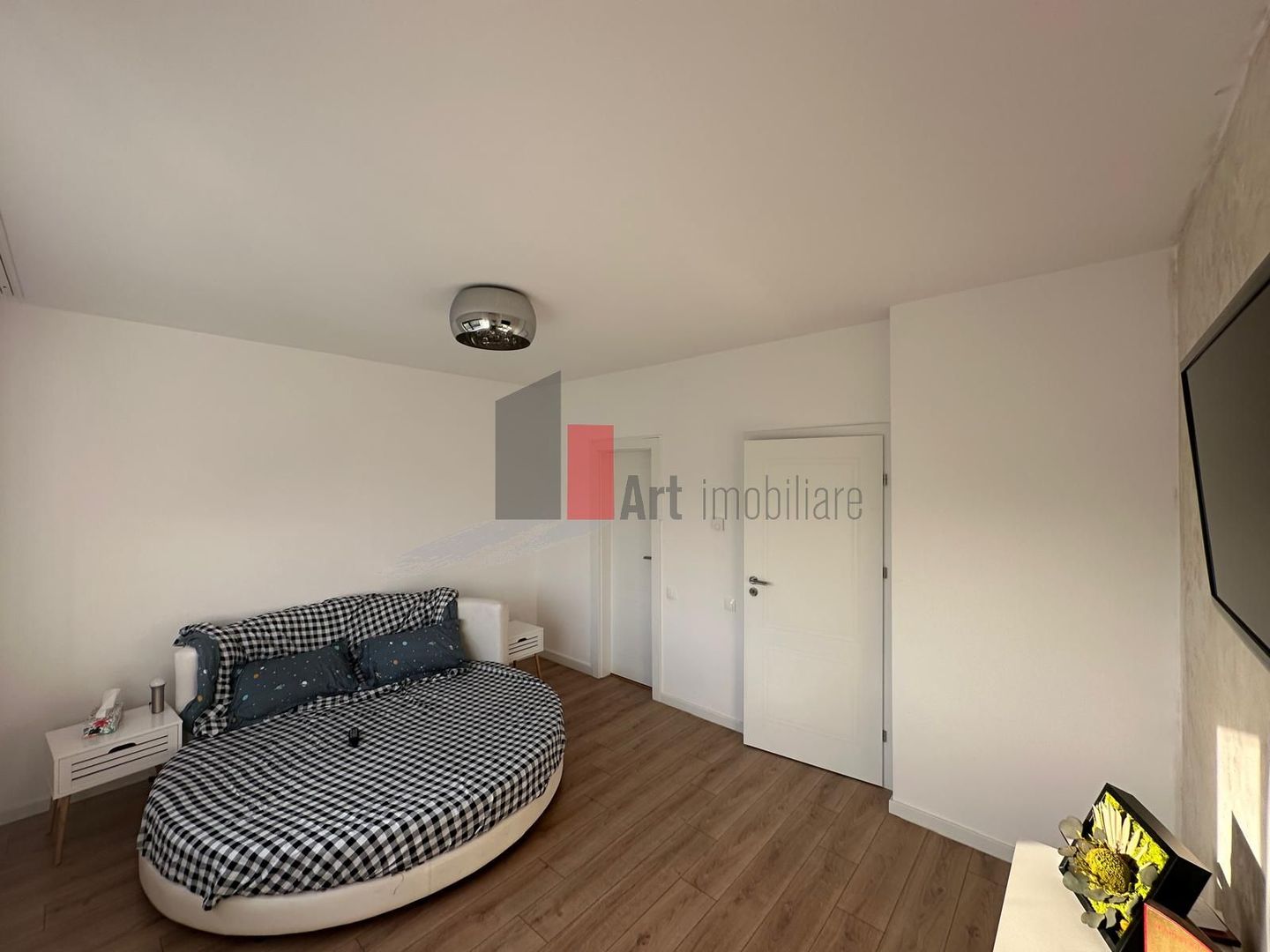 Casa - 5 camere mobilat partial cu 2 locuri de parcare - Poză 7
