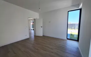 Casa cu 4 camere de vanzare, Bucov, Mica Roma - Poză 11