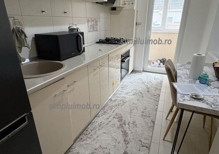 Decomandat Modern Apartament cu Balcon Spatios - Poză 3