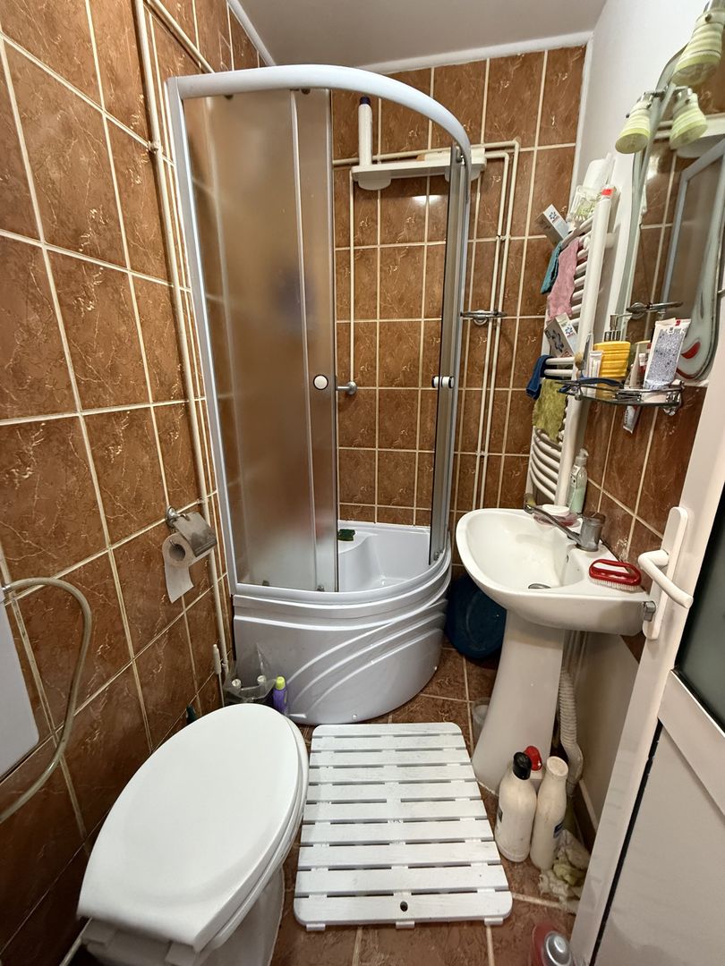 Garsonieră 24 mp - renovată, mobilată și utilată complet - Campina - Poză 9