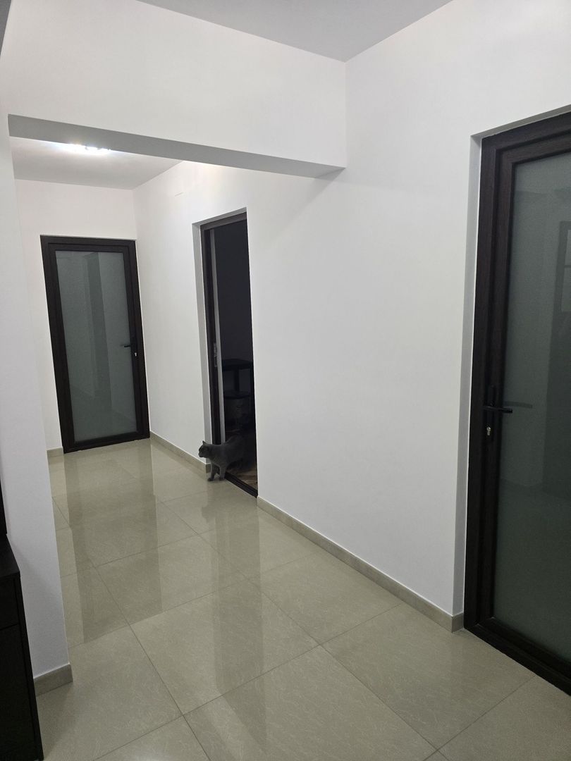 Acasă, în inima orașului – 3 camere renovate, liniște, comfort total - Poză 3