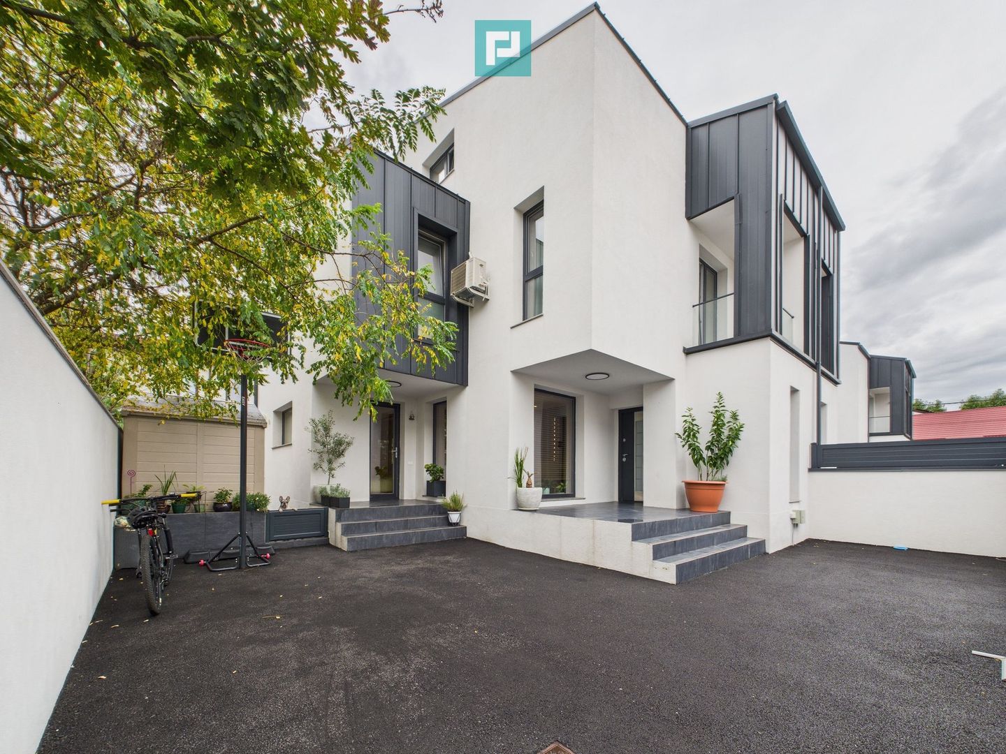 Casă modernă cu 5 camere, 4 băi și terasă închisă – Otopeni, central - Poză 27