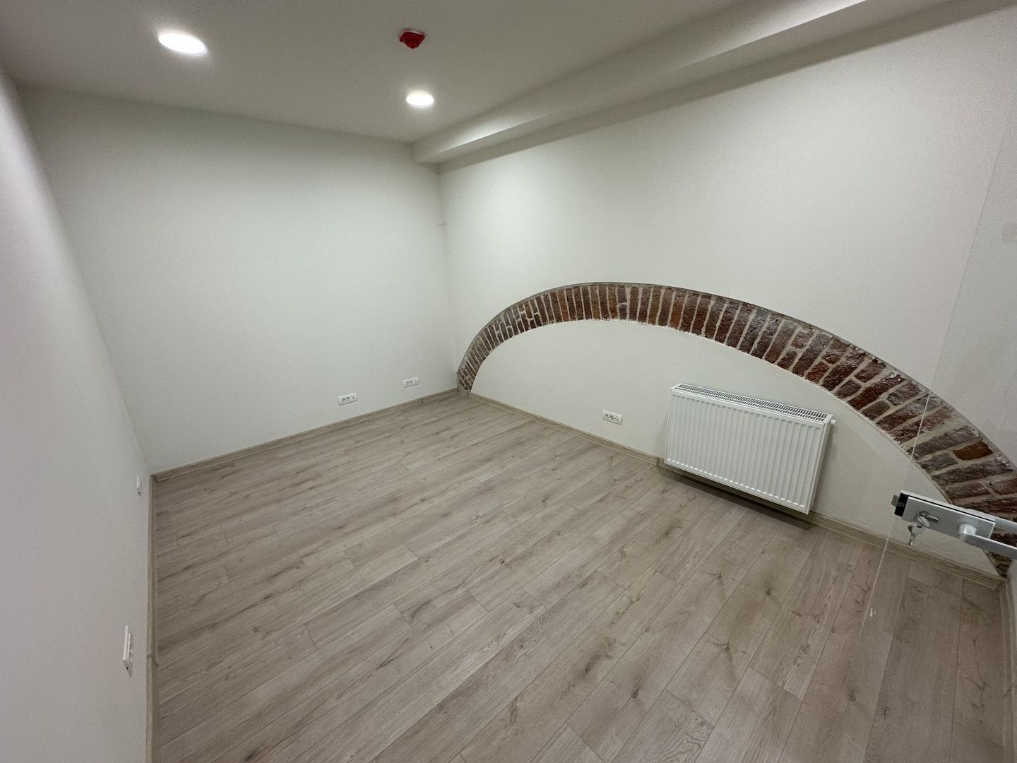 Spatii de birouri Ultracentral suprafață  de 31,7  mp - Poză 3