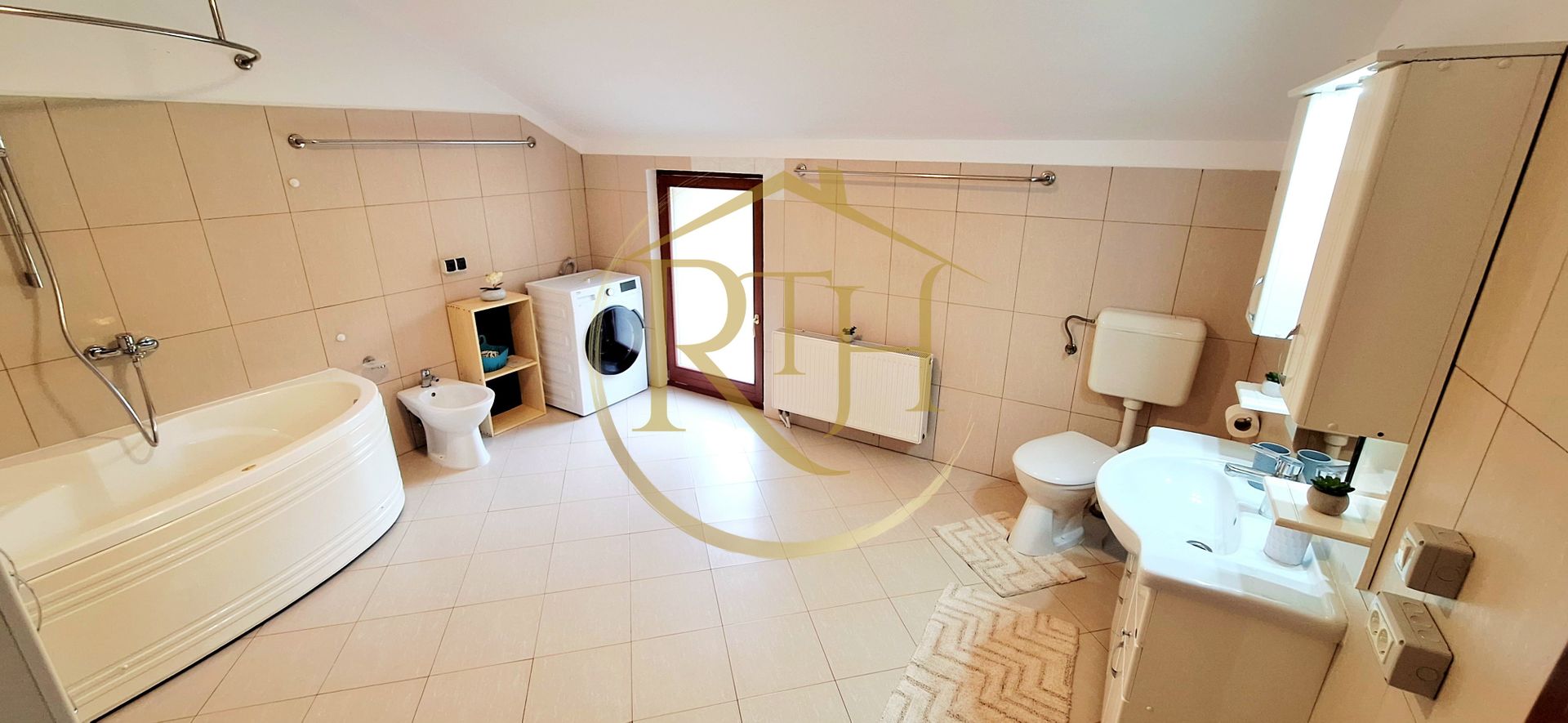 Oferim spre inchiriere, casa deosebi cu 4 camere,2 garaje,zona Soarelui-Braytim - Poză 19