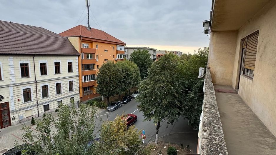 De vanzare Apartament 3 camere, Central, Piata Mica, et 3/4, Arad - Poză 13