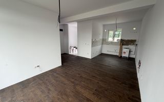 Carport. Toate utilitatile. In vatra veche la asfalt. - Poză 5