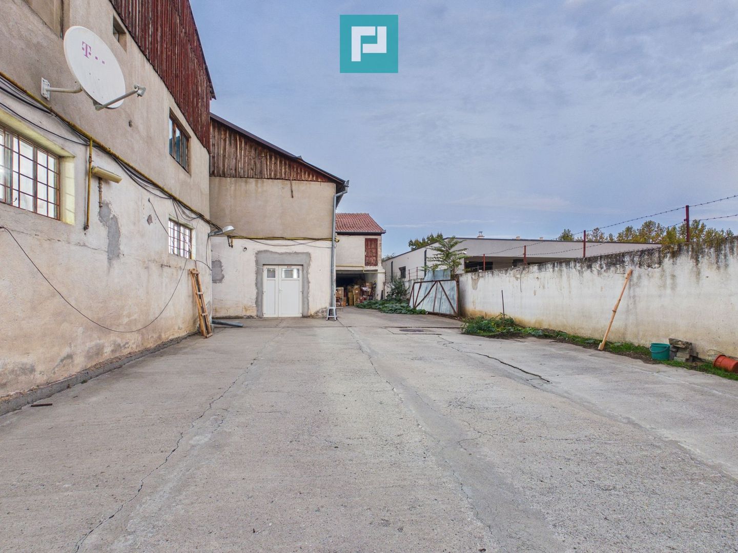 Proprietate impresionantă Sântana - 3500 mp utili - Poză 62