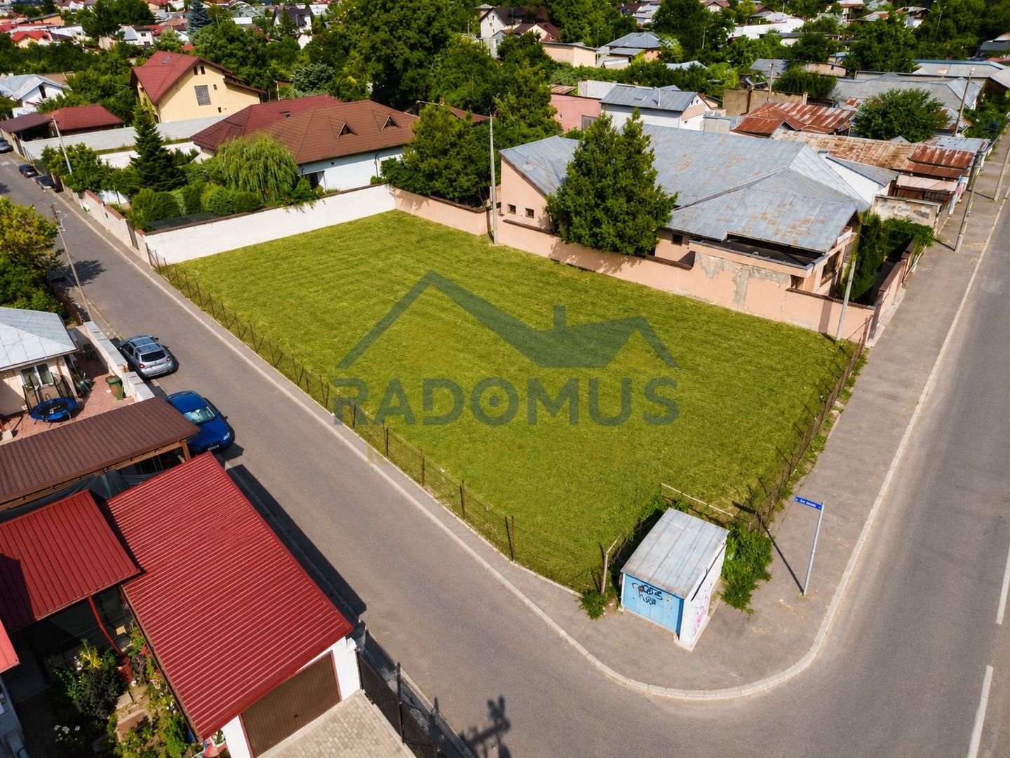 Teren intravilan 1.005 mp | Dublu front stradal | Str. Lupeni - Poză 1
