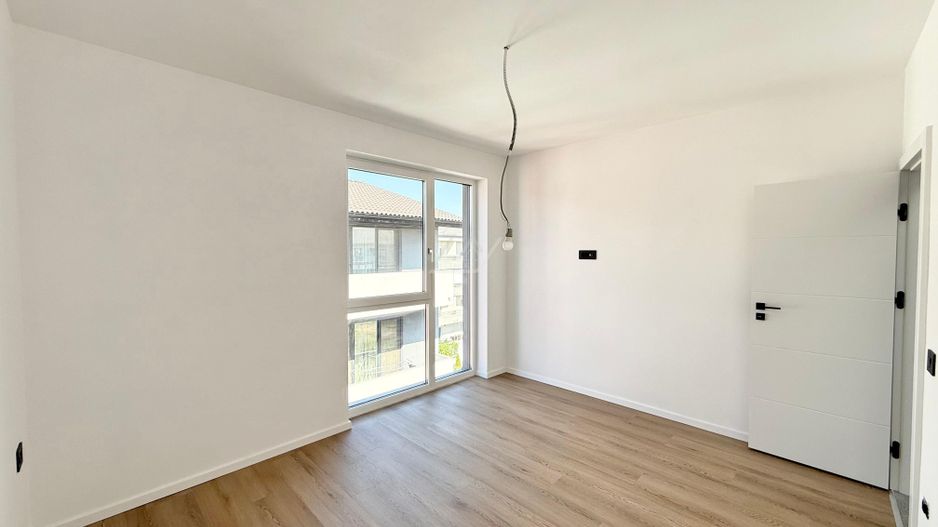 Ap pe 2 niveluri. 4 camere, 2 bai. 2 locuri de parcare. - Poză 11