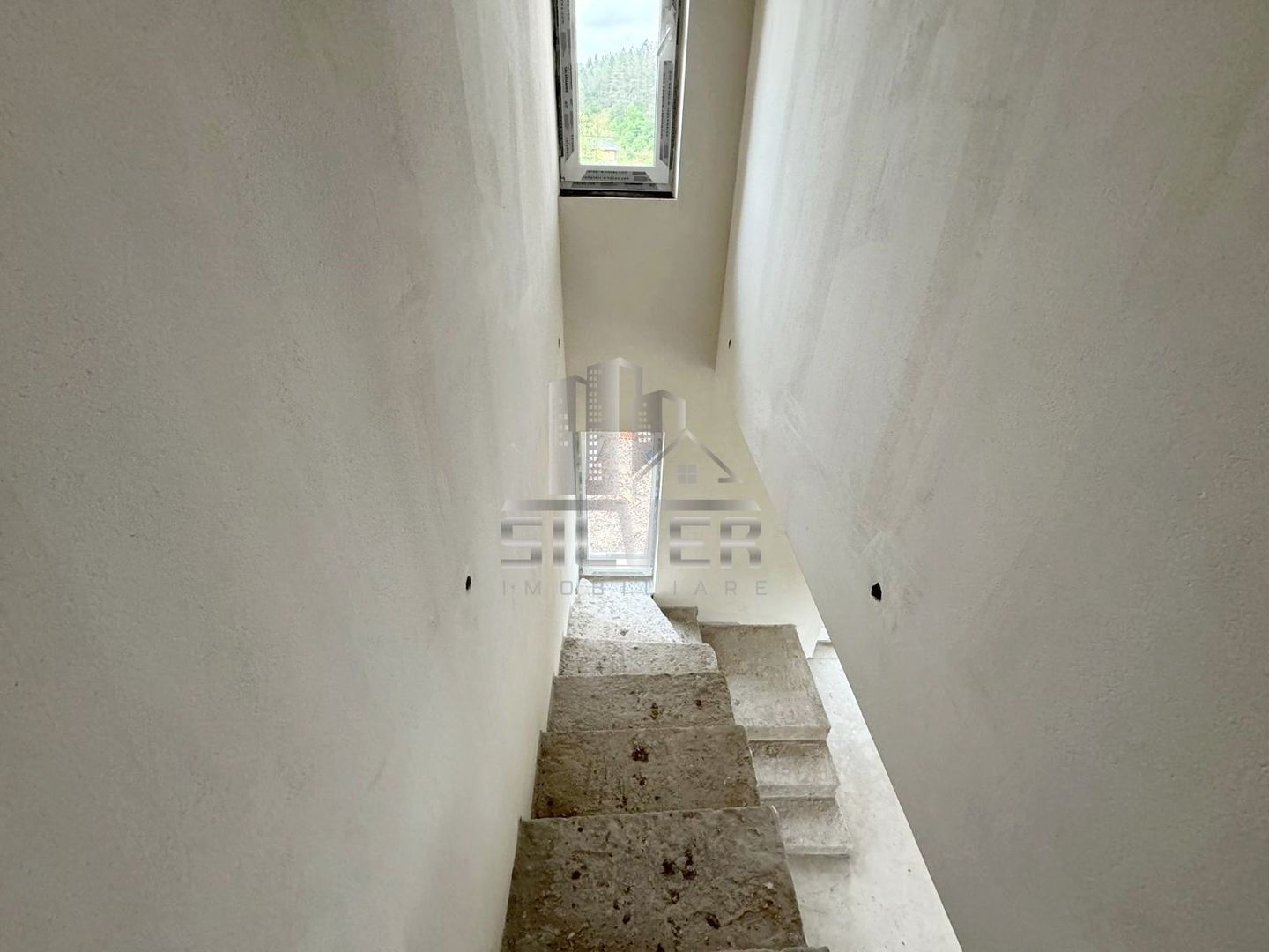 Casa individuala cu teren de 400 mp in Luna de Sus. - Poză 14