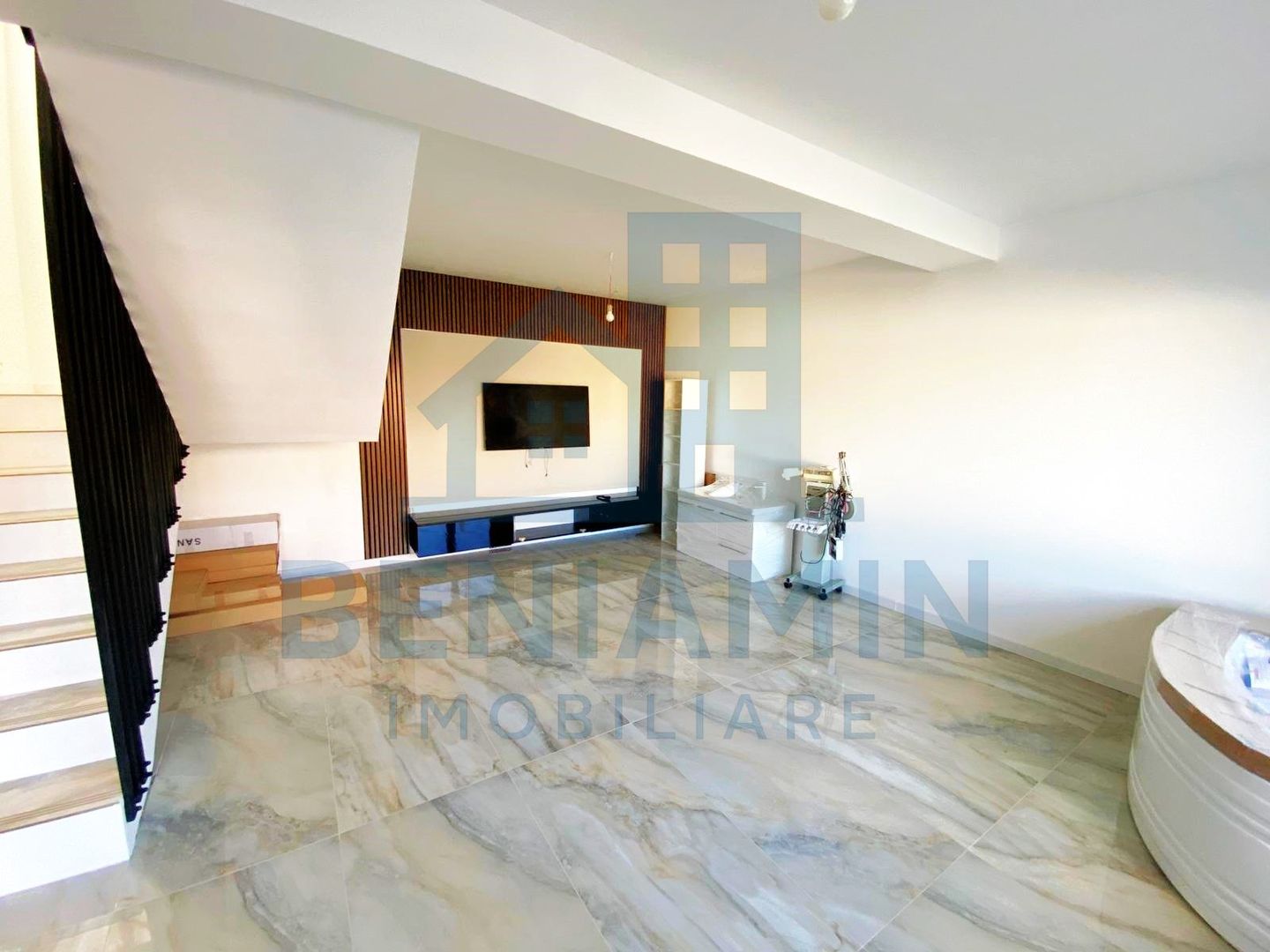 Casa noua stil mediteranian - P+1 - 4 dormitoare - 176mp - Damila - Poză 2