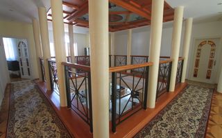 Casă / Vilă cu 8 camere de vânzare în zona Semicentral - Poză 47