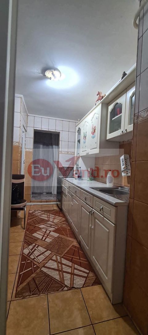 De vanzare apartament cu 2 camere, central, Bloc BR, et. 2, 76.000 euro - Poză 9
