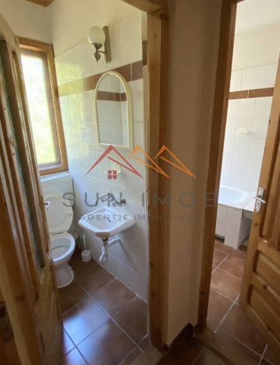 Vila de vanzare, teren 3100 mp, 7 camere, 6 grupuri sanitare, 3 CT, an 1997 - Poză 45